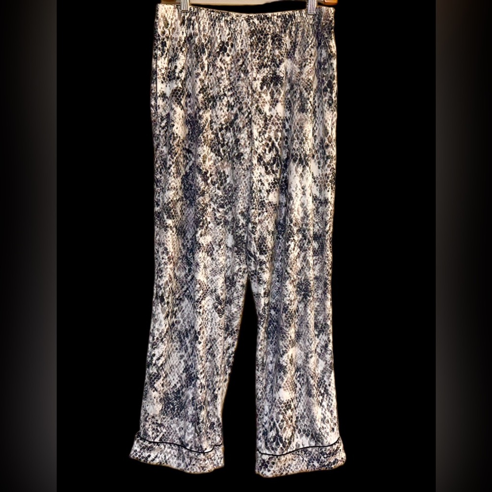 Donna Karan 2 pc Animal Print Pajama Set W/ Pockets Size Medium Gray - Picture 7 of 11